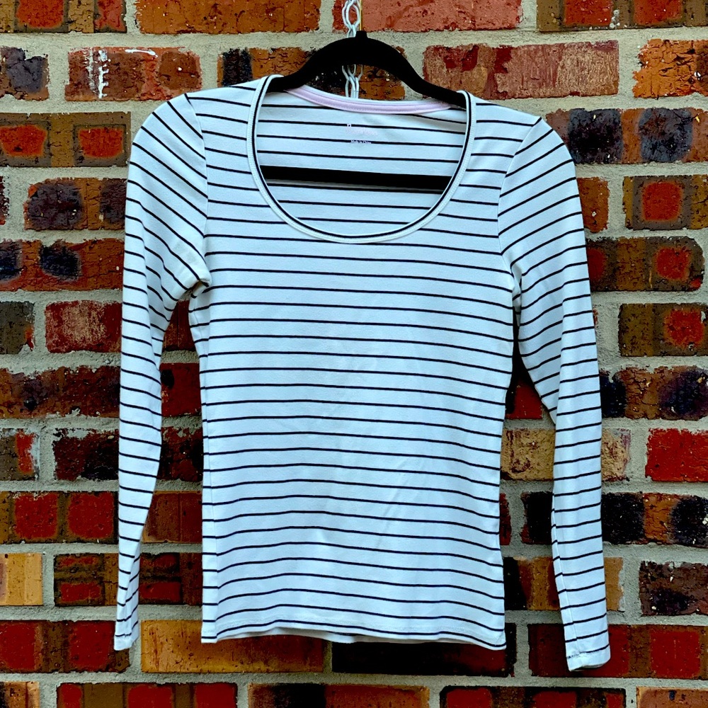 Women’s Boden size 4 soft tee.